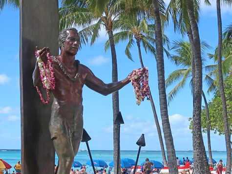 Duke Kahanamoku Statue in Waikiki